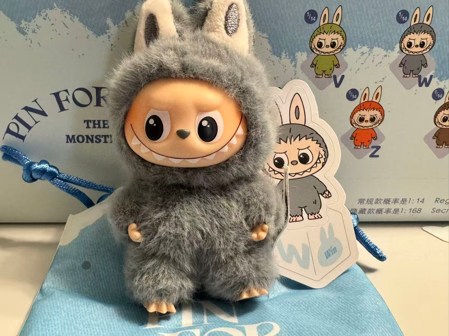 Popmart pin for love labubu Letter "W"