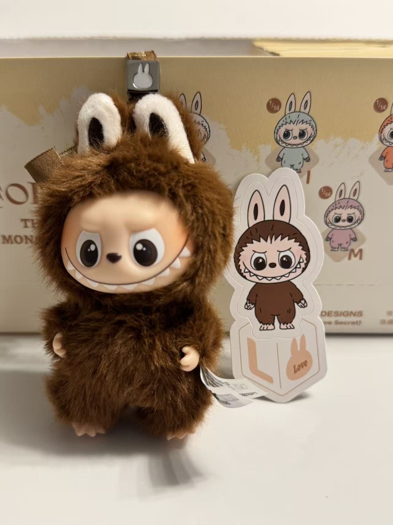 Popmart pin for love labubu Letter "L"