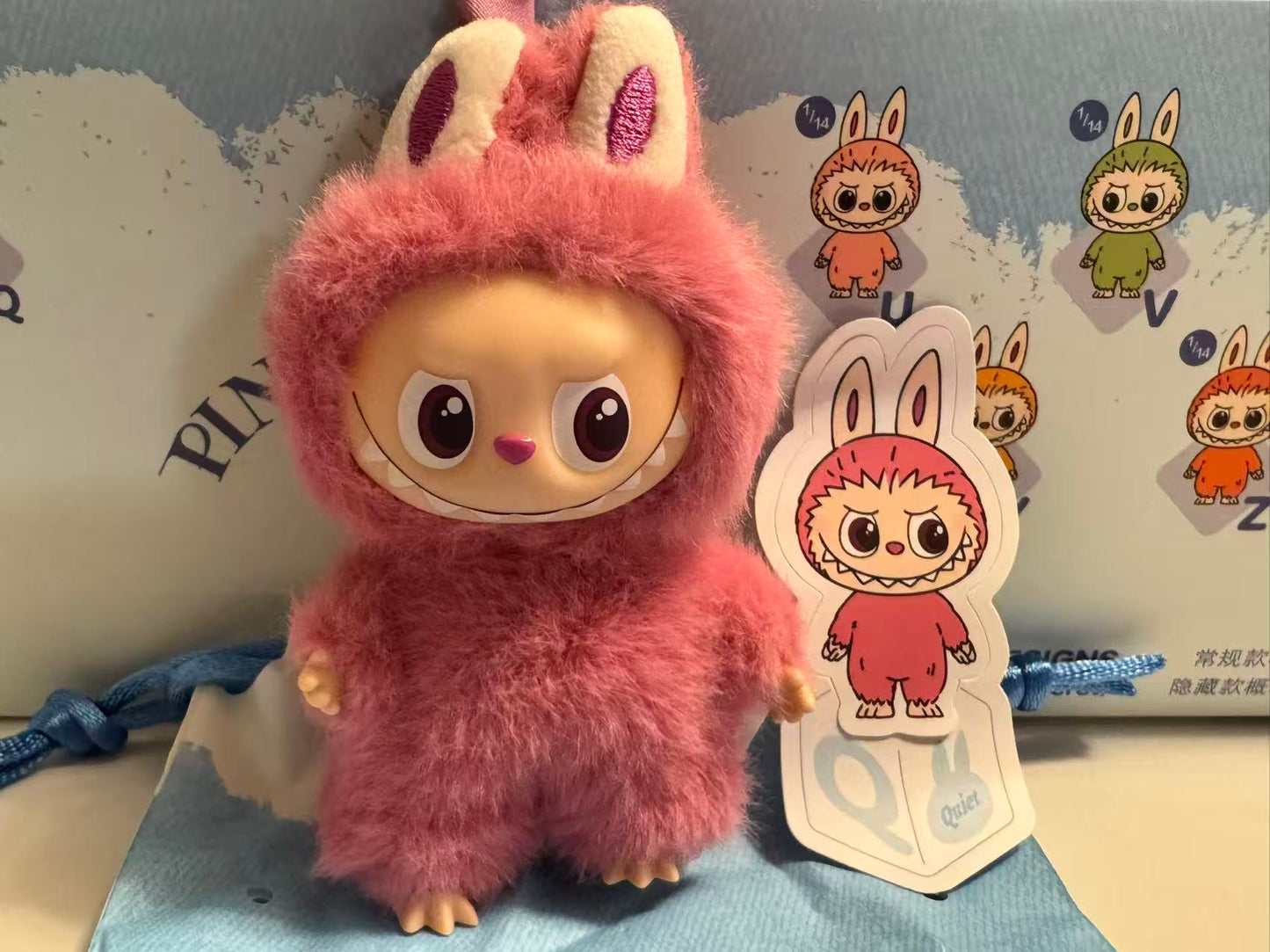 Popmart pin for love labubu Letter "Q"