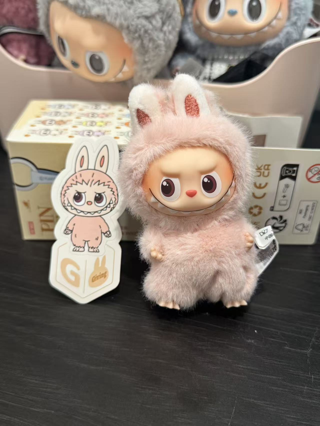 Popmart pin for love labubu Letter "G"