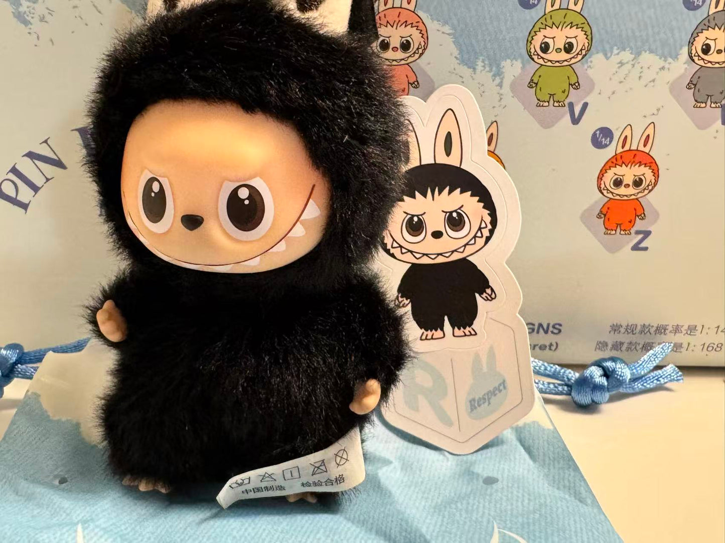 Popmart pin for love labubu Letter "R"