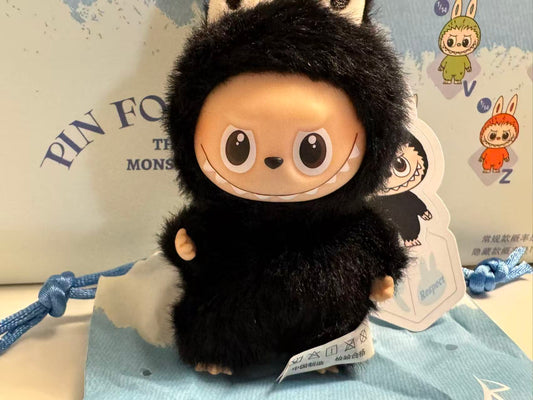 Popmart pin for love labubu Letter "R"